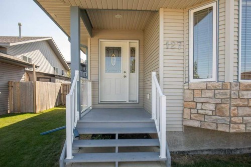 127 Lyons Close, Red Deer, AB 