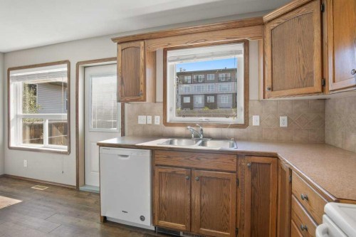 127 Lyons Close, Red Deer, AB 