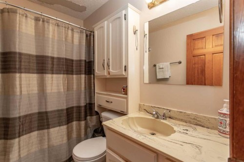 6107 55 Avenue, Ponoka, AB 