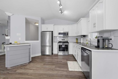 35 Heenan Crescent, Sylvan Lake, AB 