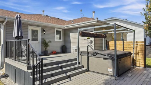 35 Heenan Crescent, Sylvan Lake, AB 