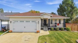 35 Heenan Crescent Sylvan Lake, AB T4S 1Z8