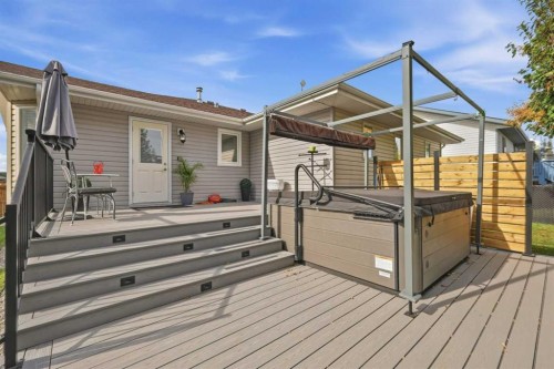 35 Heenan Crescent, Sylvan Lake, AB 