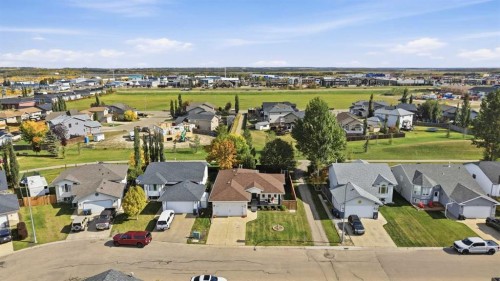 35 Heenan Crescent, Sylvan Lake, AB 