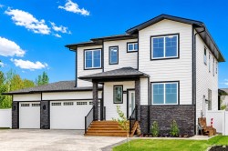 14 Napoleon Meadows Way Innisfail, AB T4G 0N6