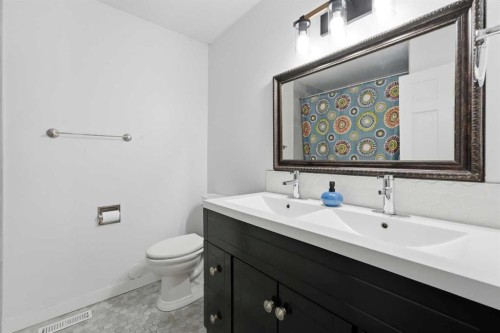 39 Warwick Drive, Red Deer, AB 