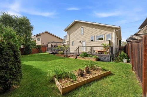 39 Warwick Drive, Red Deer, AB 