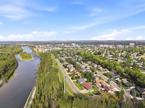 39 Warwick Drive, Red Deer, AB 