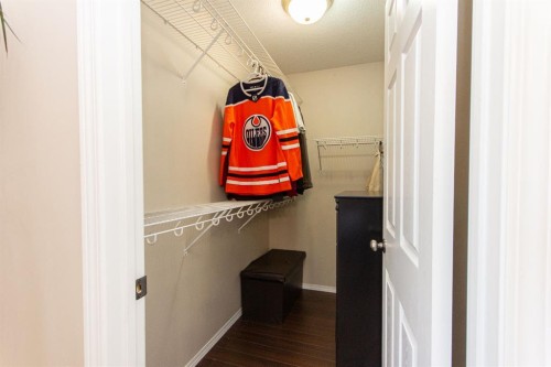 5851 58 Avenue, Red Deer, AB 