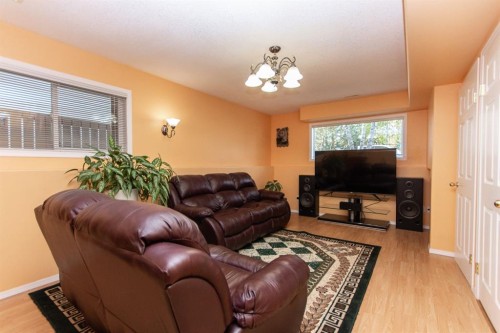 5851 58 Avenue, Red Deer, AB 