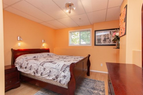 5851 58 Avenue, Red Deer, AB 