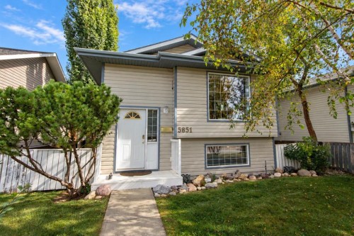 5851 58 Avenue, Red Deer, AB 
