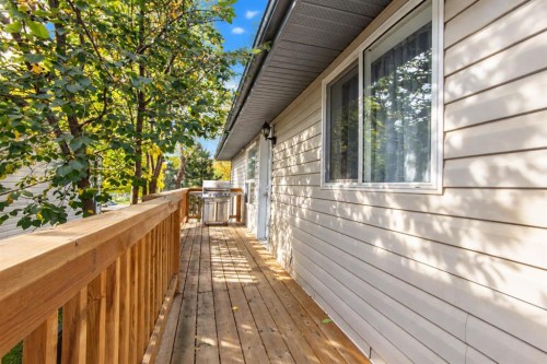 5851 58 Avenue, Red Deer, AB 