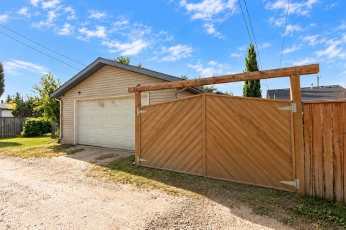 5851 58 Avenue, Red Deer, AB 