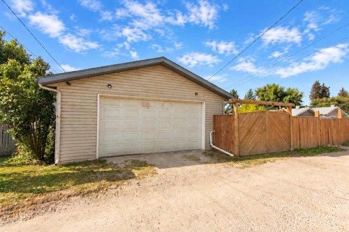5851 58 Avenue, Red Deer, AB 