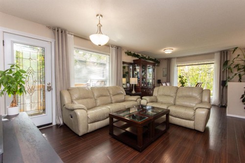 5851 58 Avenue, Red Deer, AB 