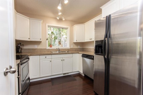 5851 58 Avenue, Red Deer, AB 