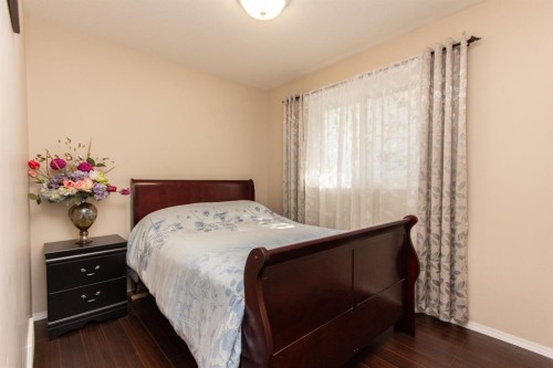 5851 58 Avenue, Red Deer, AB 