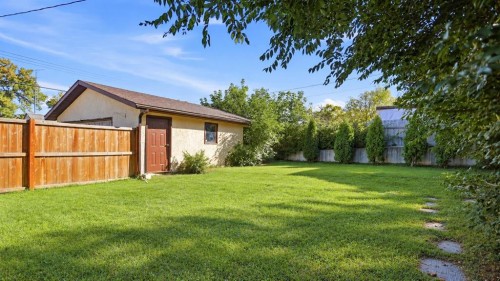 5120 53 Avenue, Ponoka, AB 