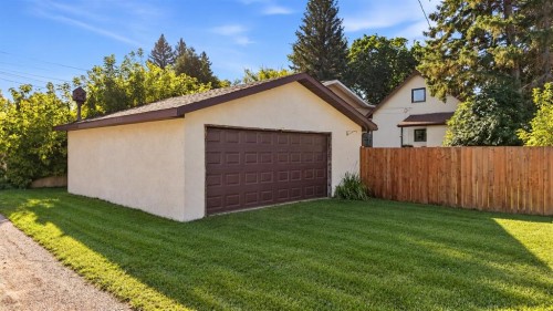 5120 53 Avenue, Ponoka, AB 