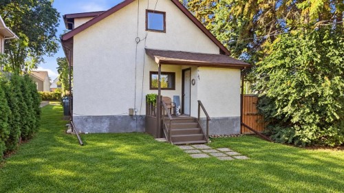 5120 53 Avenue, Ponoka, AB 