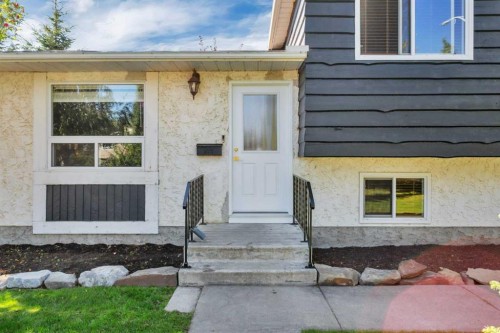 54 Lakeview Crescent, Sylvan Lake, AB 