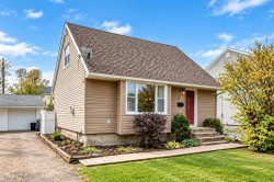 315 Spruce Street Springbrook, AB T4S 1V4