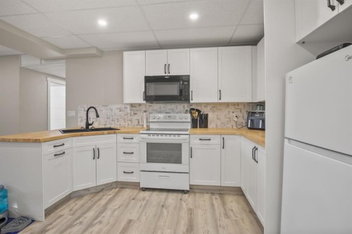 6913 59 Avenue, Red Deer, AB 