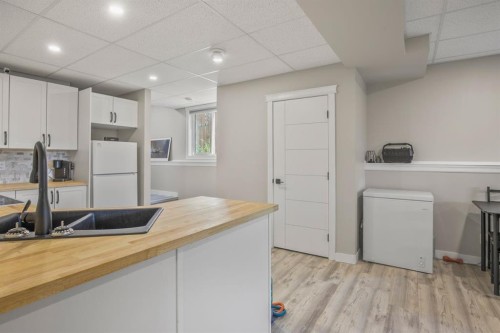 6913 59 Avenue, Red Deer, AB 
