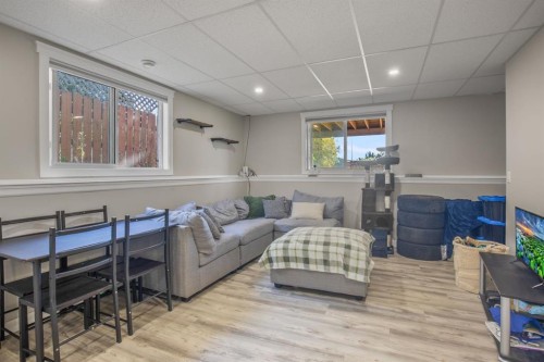 6913 59 Avenue, Red Deer, AB 