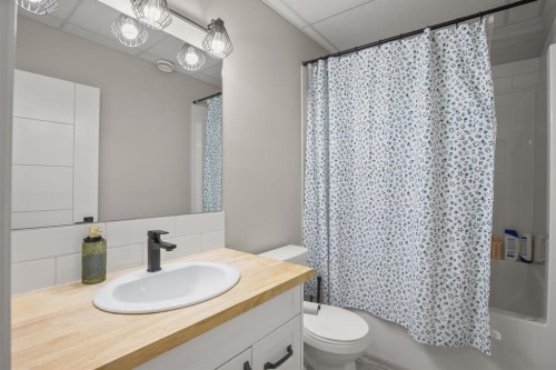 6913 59 Avenue, Red Deer, AB 
