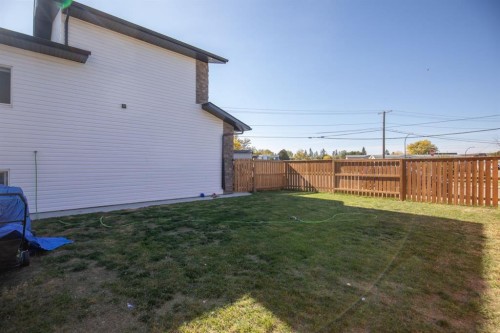6913 59 Avenue, Red Deer, AB 
