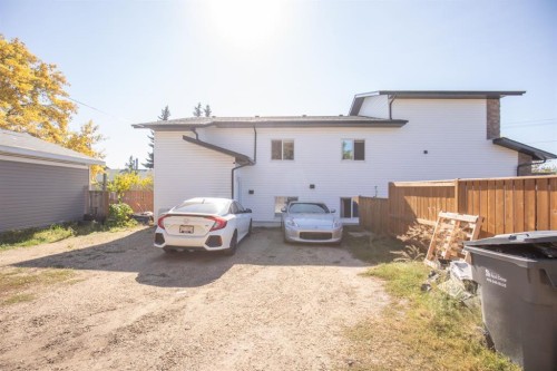 6913 59 Avenue, Red Deer, AB 