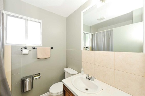 5420 50 Avenue, Camrose, AB 