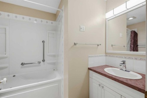 5709 56 Avenue, Lacombe, AB 