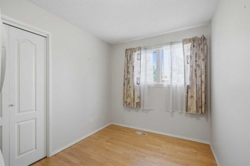 5709 56 Avenue, Lacombe, AB 