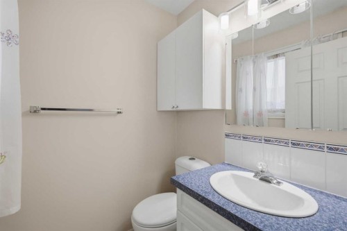 5709 56 Avenue, Lacombe, AB 