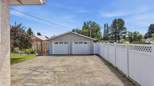 5709 56 Avenue, Lacombe, AB 