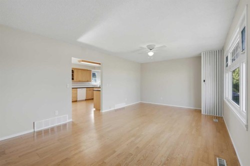 5709 56 Avenue, Lacombe, AB 