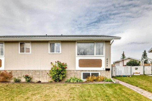 4209 54 Avenue, Innisfail, AB 