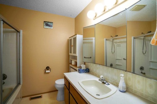 5323 55 Avenue, Viking, AB 