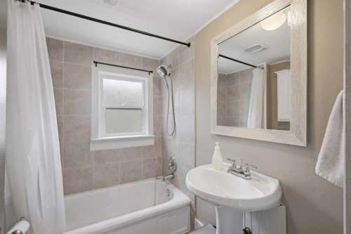 5214 50 Street, Lacombe, AB 