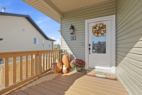 17 Hammond Close, Sylvan Lake, AB 