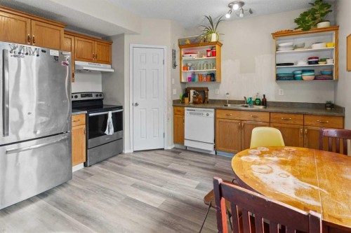 5205B 52 Avenue, Camrose, AB 