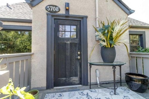 5708 45 Avenue, Red Deer, AB 