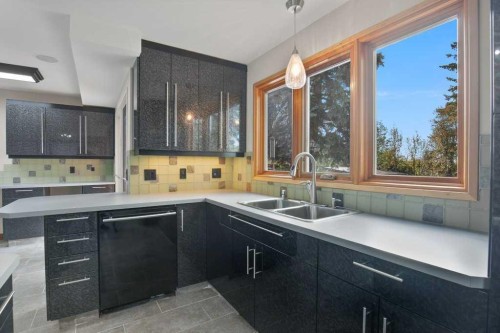 130 Westview Drive, Sylvan Lake, AB 