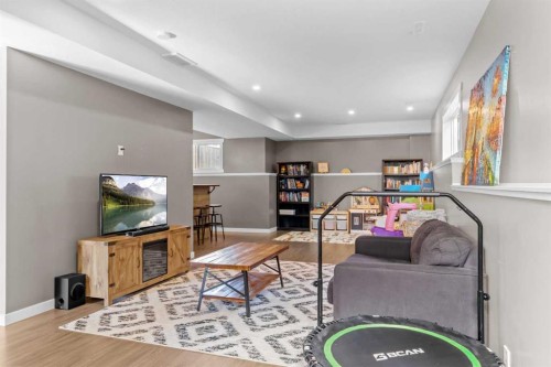 20 Radcliff Way, Sylvan Lake, AB 