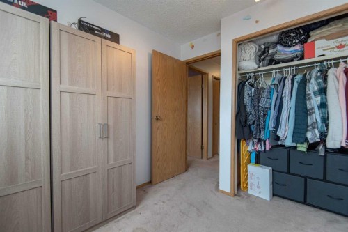 5716 71 Street, Red Deer, AB 