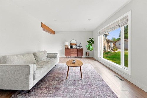 6 Meeres Close, Red Deer, AB 