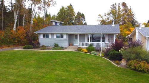 5007 42 Street  Ponoka, AB T4J 1C4